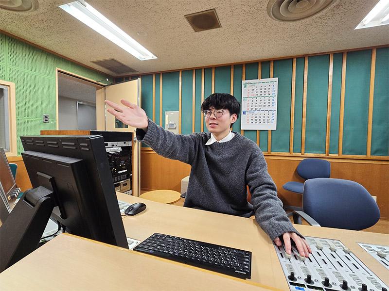 ラジオ局 編成制作部