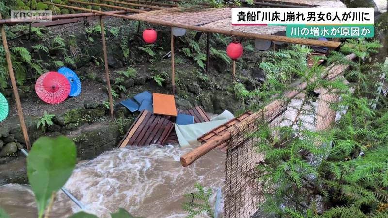 京都・貴船の「川床」崩れ男女6人が川に