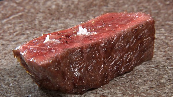 黒毛和牛の炭火焼き