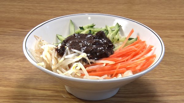 ジャージャー麺