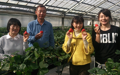 大林正美さん・正夫さん、右は娘さんの亜由美さん