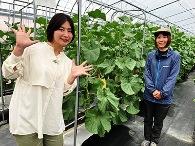 ビニールハウス外観・川﨑さん＆稲富さん