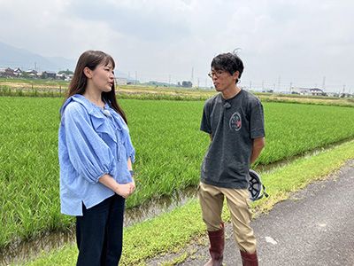 圃場での奥川さん＆西上さん
