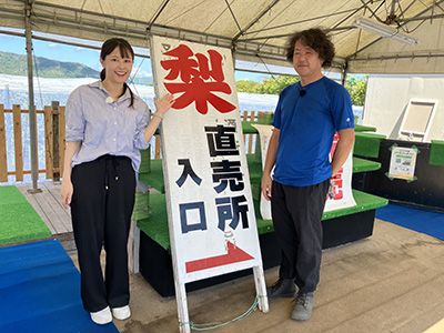 直売所前で西上さん＋込山さん
