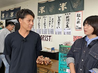 商品ずらり直売所で太田さん・稲富さん