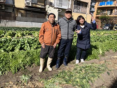 圃場で稲富さん＋永田さん＋加納さん