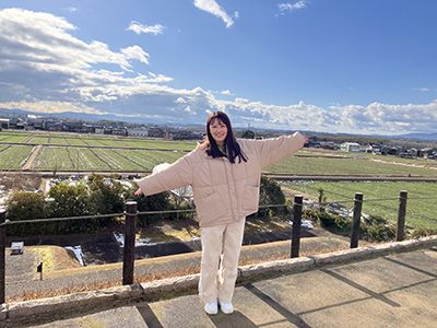 古墳の上の西上さん