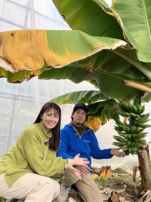 バナナハウス内で德田さん＋西上さん