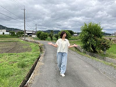 農場入口先で稲富さん1ST