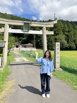 神社近く背景西上さん